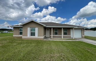 INCREDIBLE 3 Bedroom, 2 Bathroom Home in Ocala!!