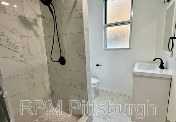 2 beds, 1 bath, $1,300