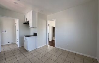 1 bed, 1 bath, 665 sqft, $1,850, Unit 727 1/2