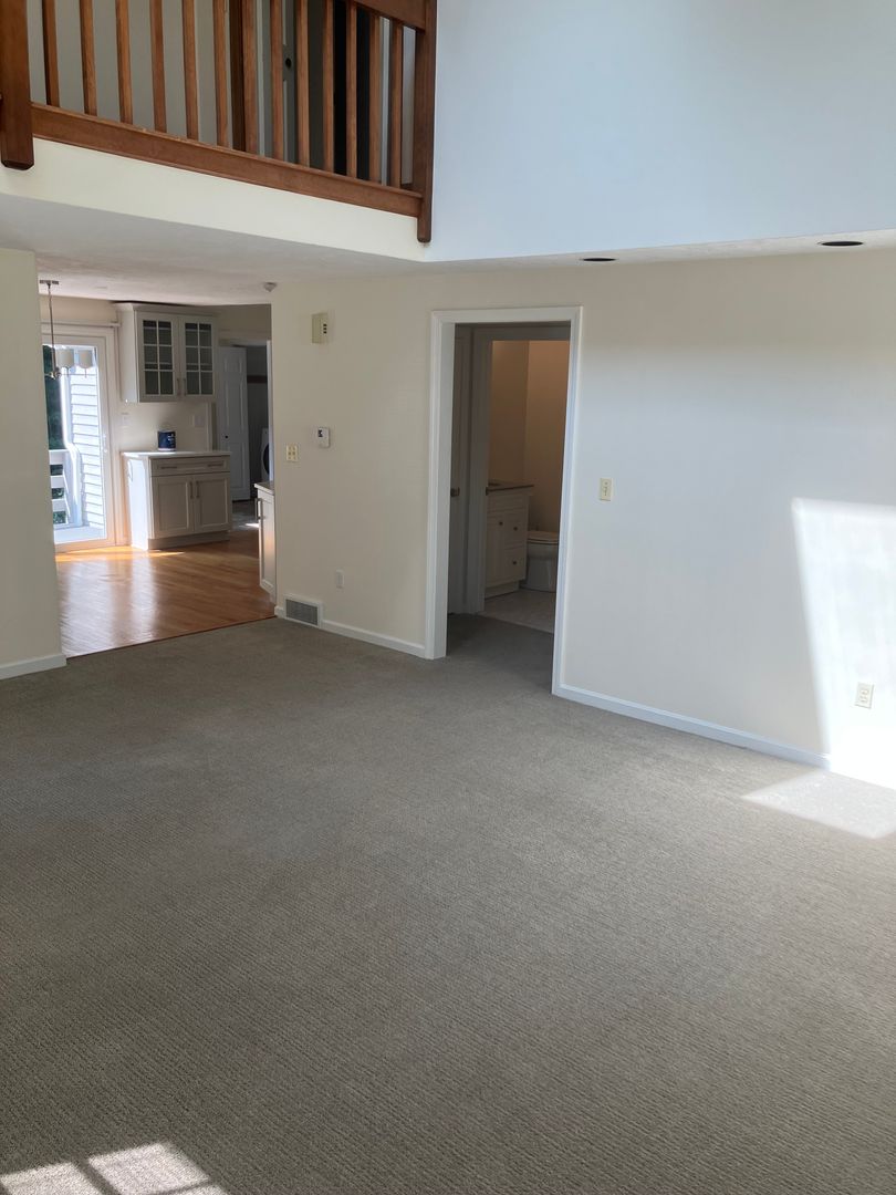 Spacious 2 Bed/2 Bath Corner Unit in Easton!