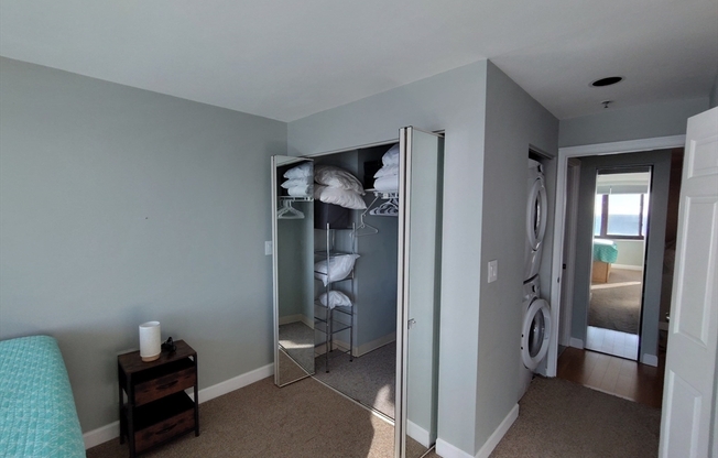 1 bed, 1 bath, 975 sqft, $2,800, Unit 9