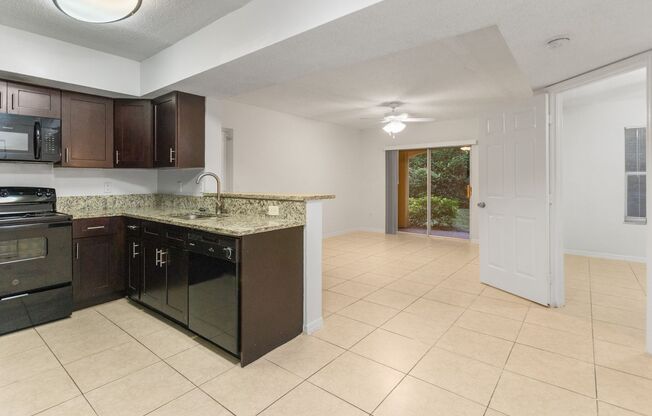 2 beds, 1 bath, 1,015 sqft, $2,050, Unit 14 - 1412