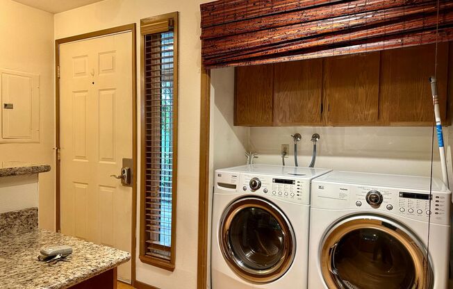 2 bed/2 bath on Greenlake. Pet Friendly! Secure Parking