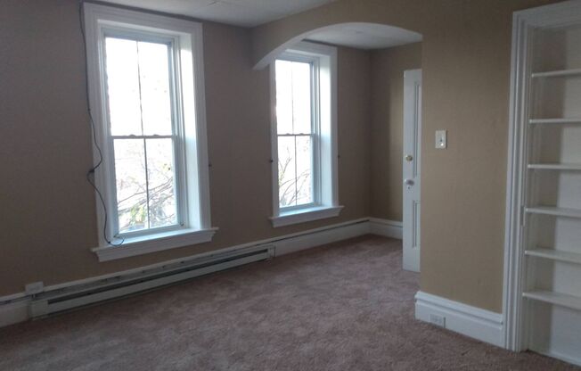 2 beds, 1 bath, 1,088 sqft, $950, Unit 24 West Big Spring Ave Unit 2