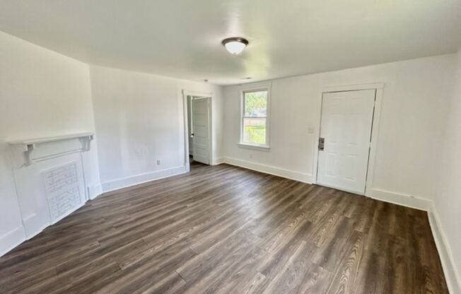 2 beds, 1 bath, $895