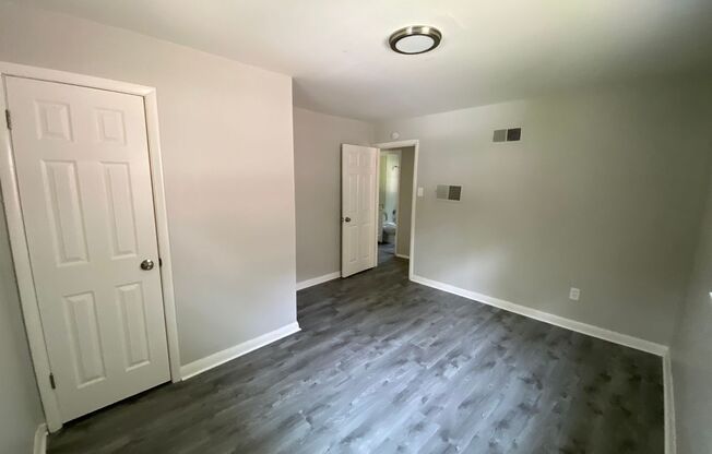 2 beds, 1 bath, $975