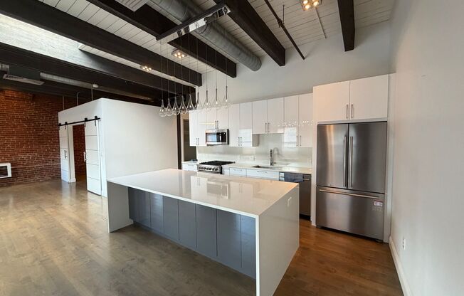 Prime Fort Point 1BR Condo – Steps from Seaport & South Boston w/ Garage Parking
