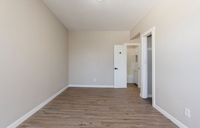 Fully Renovated Studio - Near PDX Airport - MUST SEE!