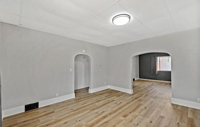 Gorgeous 4 bedroom home in Pittsburgh available now!
