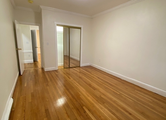 3 beds, 1 bath, 960 sqft, $3,100, Unit 8