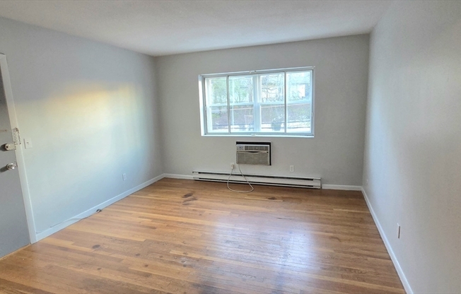 5 WALDEMAR AVE