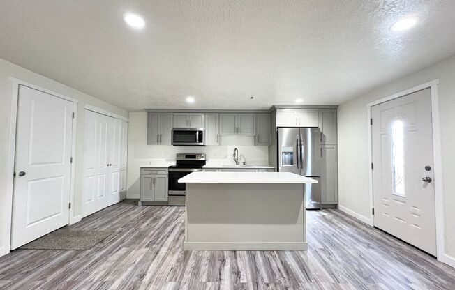 $400 off May Rent! 2 Bedroom/2 Bathroom Garden Level Apartment in Eagle Mountain