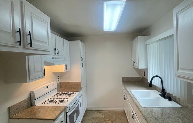 2 beds, 2 baths, 950 sqft, $2,775, Unit Unit 02B