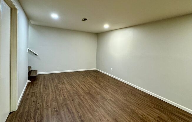 2 beds, 1 bath, $875