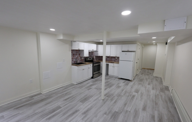 1 bed, 1 bath, 600 sqft, $2,000, Unit B