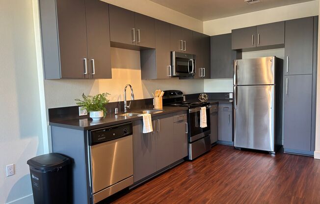 2 beds, 2 baths, 890 sqft, $2,450, Unit 212