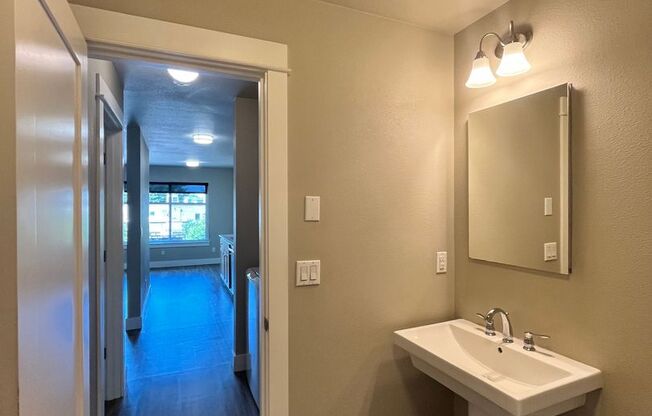 1 bed, 1 bath, $1,595, Unit 16