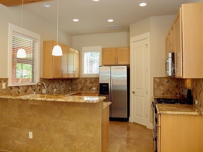 UT PRE-LEASE: Beautiful, Recently Constructed 6 bed/ 4 ba home in North Loop Area, Mins to UT