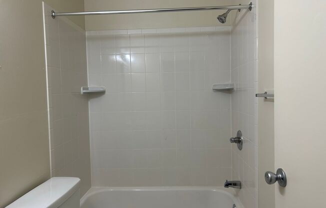 1 bed, 1 bath, 588 sqft, $1,330, Unit 00 - L-14