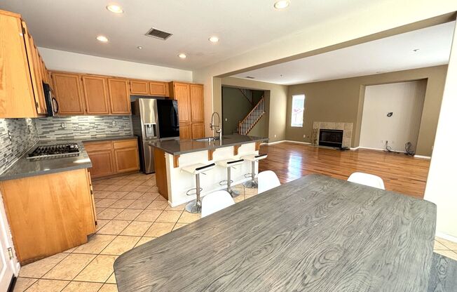 Executive Style Vista Home at an Affordable Price!