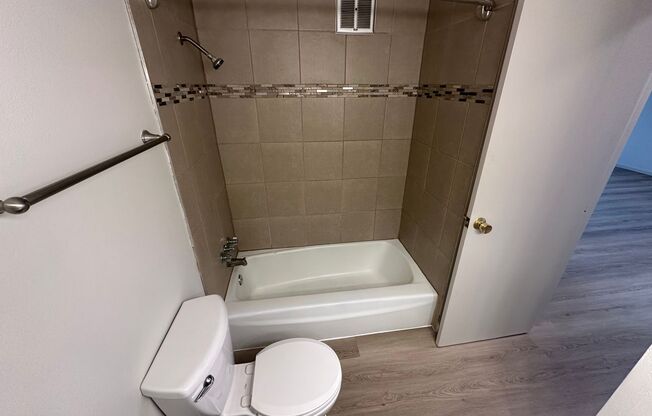 1 bed, 1 bath, $995, Unit 245