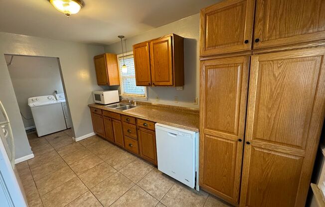 2 beds, 1 bath, $1,650