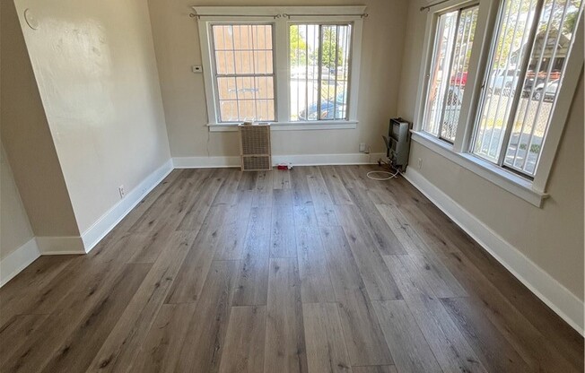 1349 W 49 ST