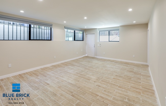 1035 N HAYWORTH AVE