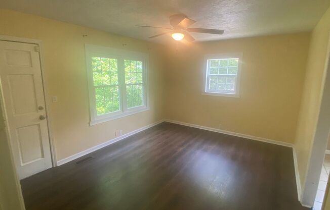 3 beds, 1 bath, $1,295