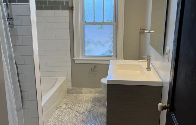3 beds, 1 bath, 2,000 sqft, $3,795, Unit 1123 - 2