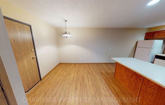 2 beds, 1 bath, 975 sqft, $999, Unit 1109 Teakwood Ave #9