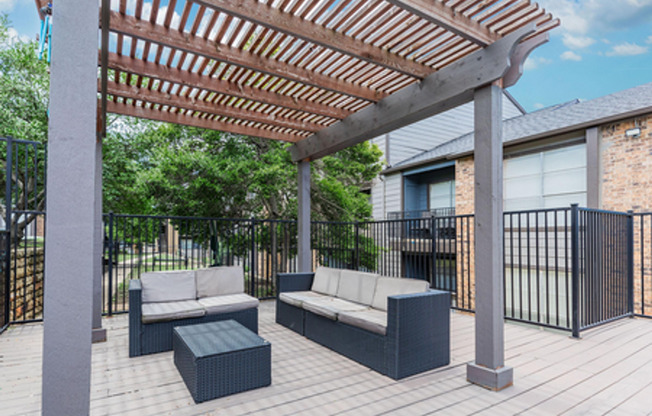 2 beds, 1 bath, 832 sqft, $1,639, Unit 2066