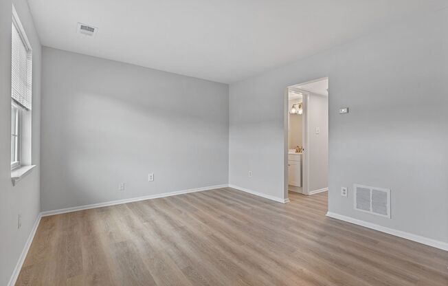 Renovated Hilltop Village Townhouse-Available 8/1/25