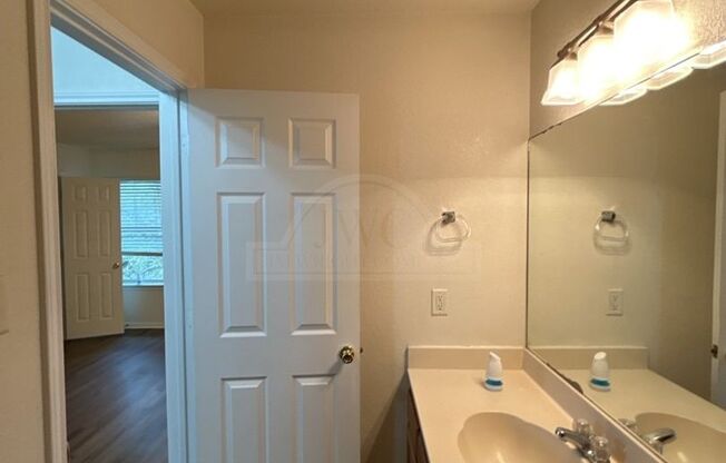 2 beds, 1 bath, $795, Unit 202 Truman Ave W. Unit C