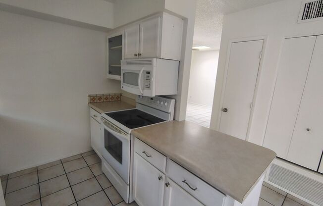 5905 E. Sun County Blvd. (85712)
