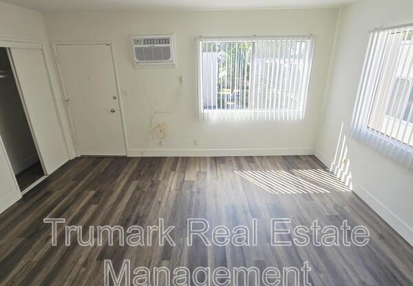 345 E TUJUNGA AVE