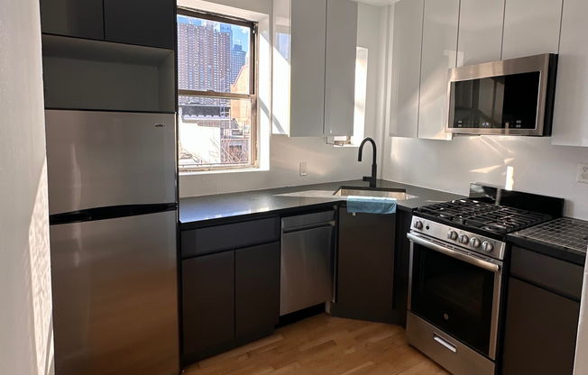 1 bed, 1 bath, $3,260, Unit 5RE