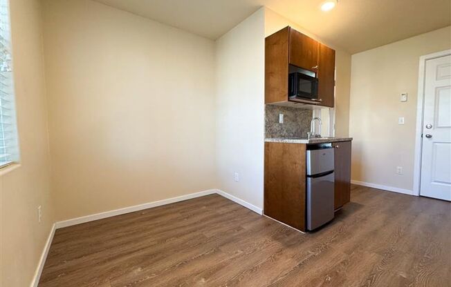 Studio, 1 bath, 154 sqft, $1,175, Unit 255