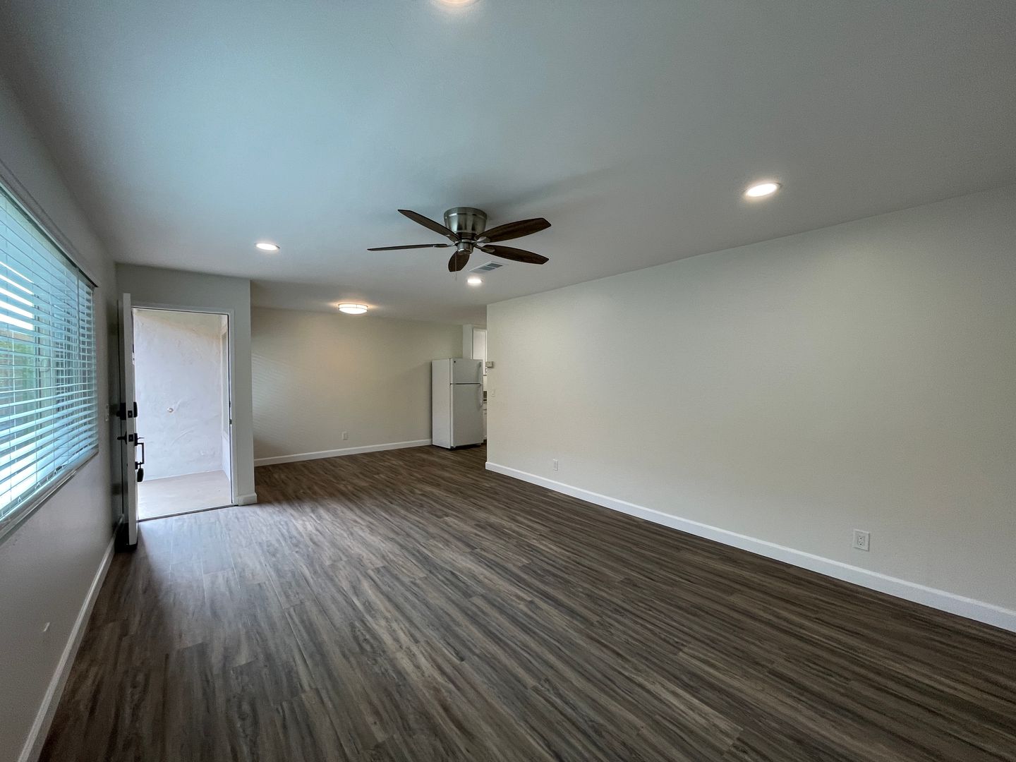 El Camino Grove Apartment Homes