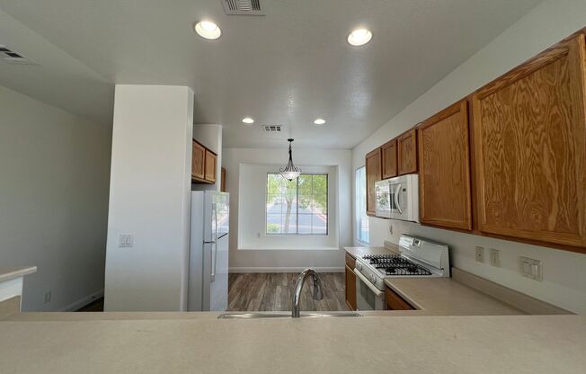 Great 3 bedroom 2.5 Townhouse with a 2 car attached garage!