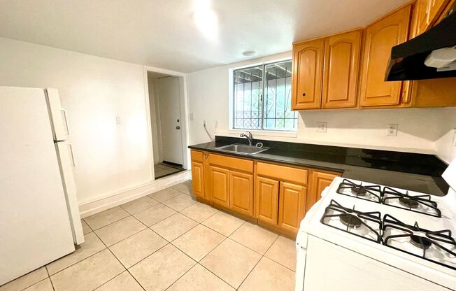 1083-1085 67th St, Oakland, CA 94608