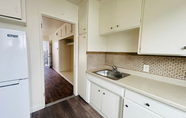 1233 N Ardmore Ave Apartments