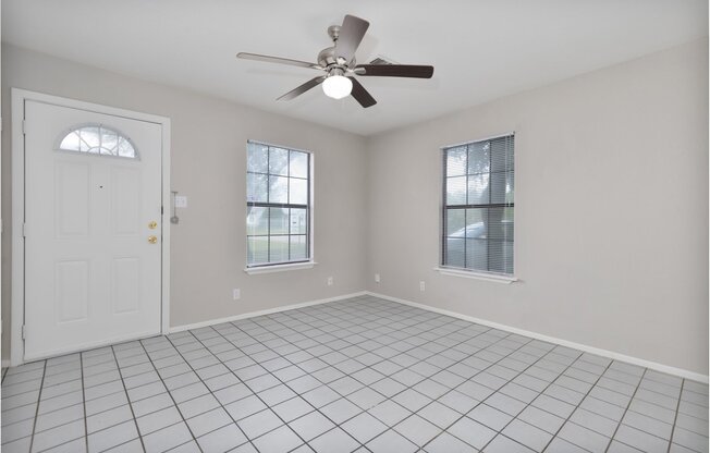 927 W FORMOSA