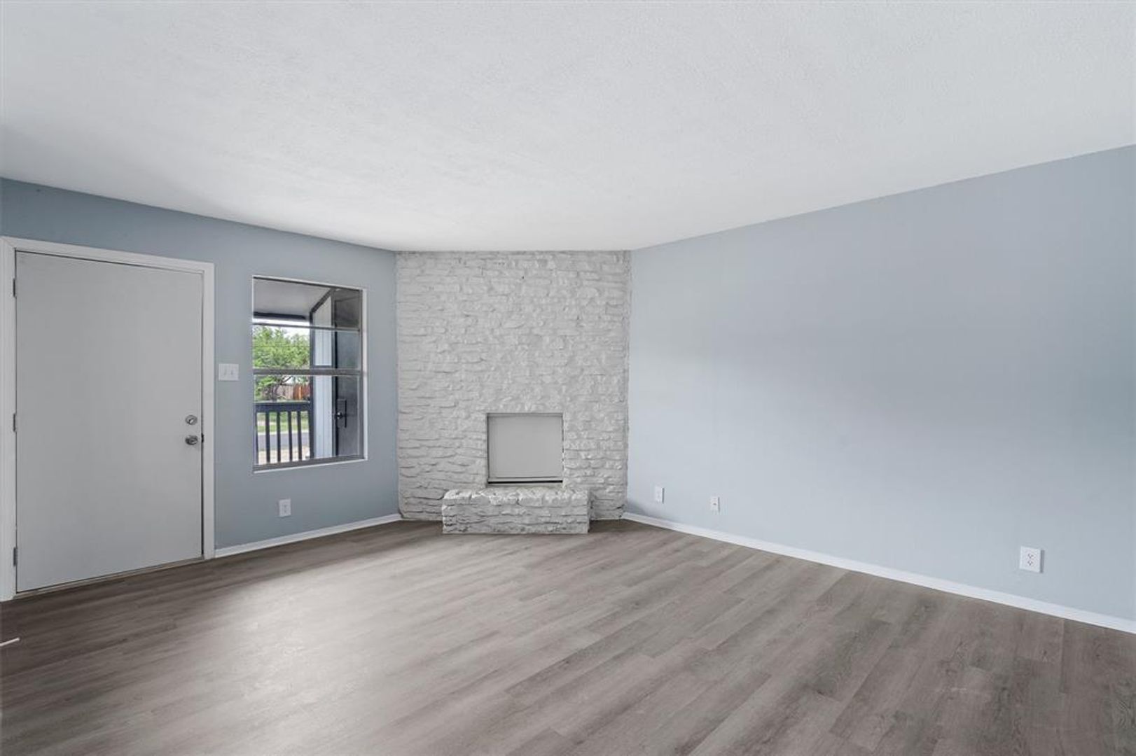 302 Hedgewood Drive