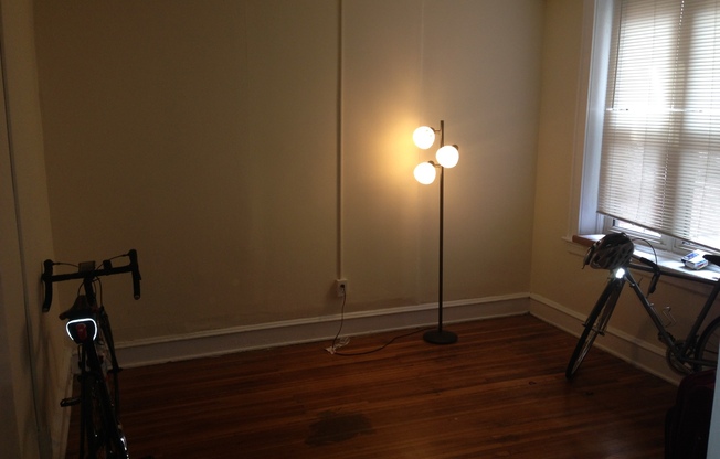 3 beds, 1 bath, 1,400 sqft, $1,595, Unit 4532-B14