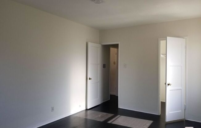 2 beds, 1 bath, $1,975, Unit 4110 1/2