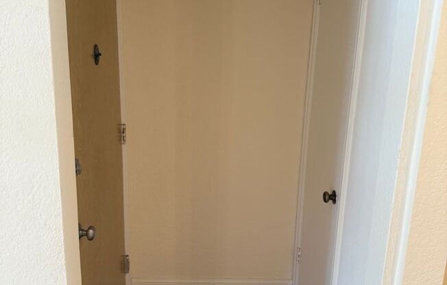 2 beds, 1 bath, 753 sqft, $1,409, Unit 208