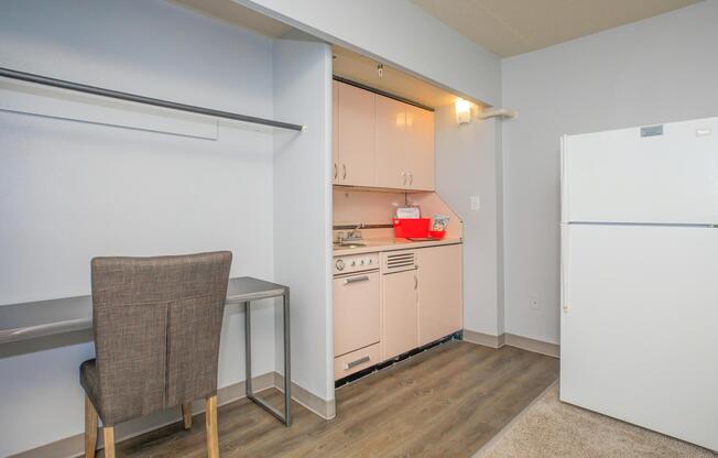 Studio, 1 bath, 385 sqft, $699