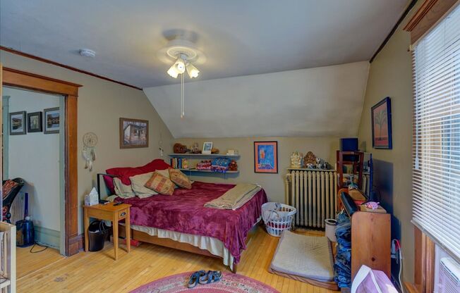 3 beds, 1 bath, $1,650