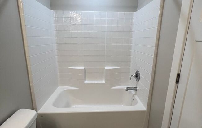 3 beds, 2.5 baths, $1,795, Unit UNIT A